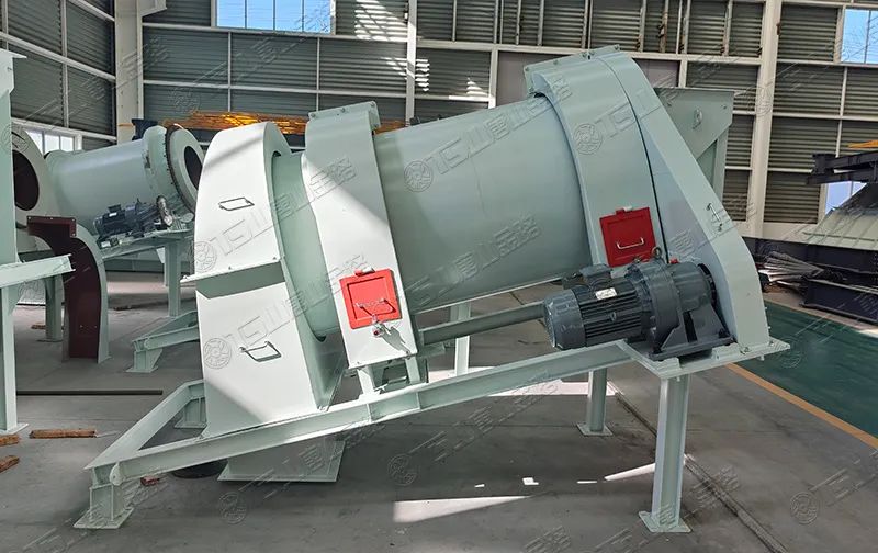 機(jī)制砂防離析、防揚(yáng)塵，有經(jīng)驗(yàn)的砂廠都在用加濕拌和機(jī)